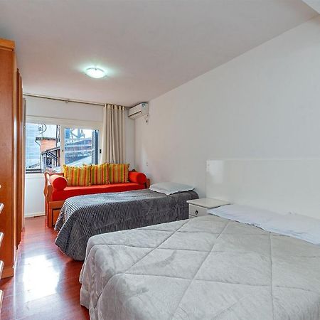 Amplo Apartamento Ao Lado Da Rua Coberta Gramado Zewnętrze zdjęcie