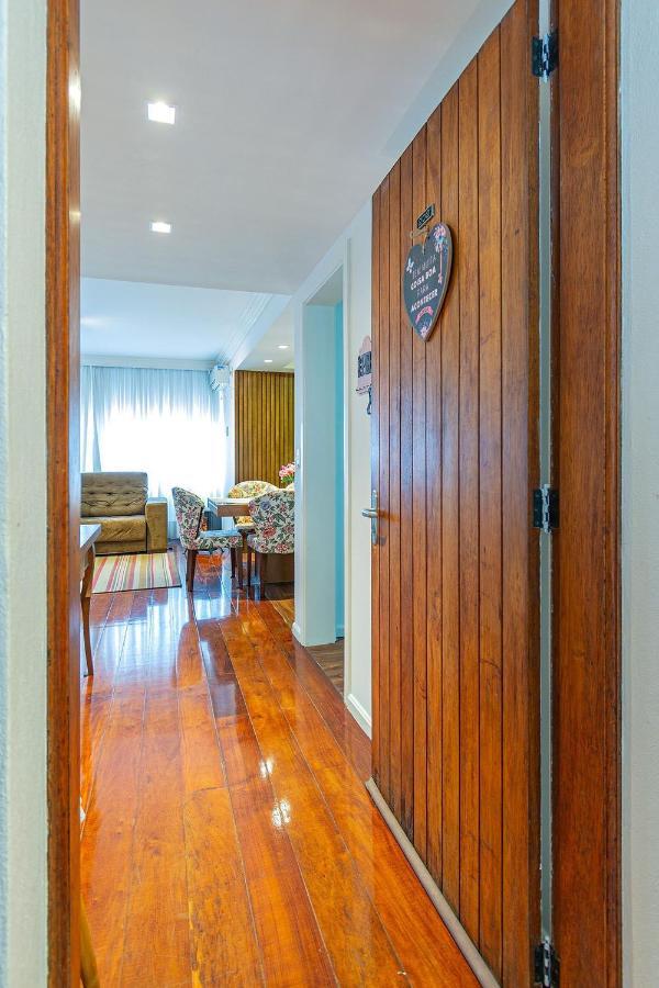 Amplo Apartamento Ao Lado Da Rua Coberta Gramado Zewnętrze zdjęcie