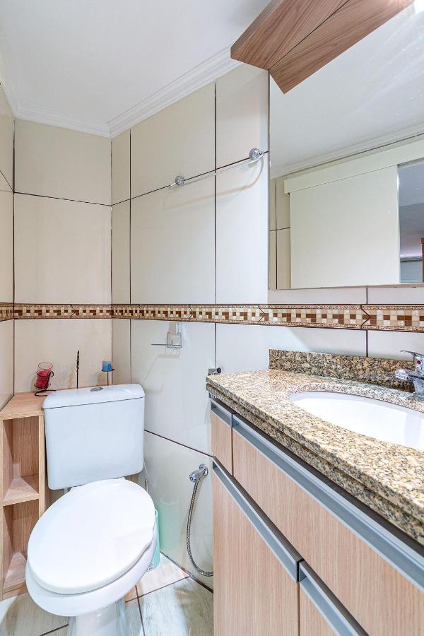 Amplo Apartamento Ao Lado Da Rua Coberta Gramado Zewnętrze zdjęcie