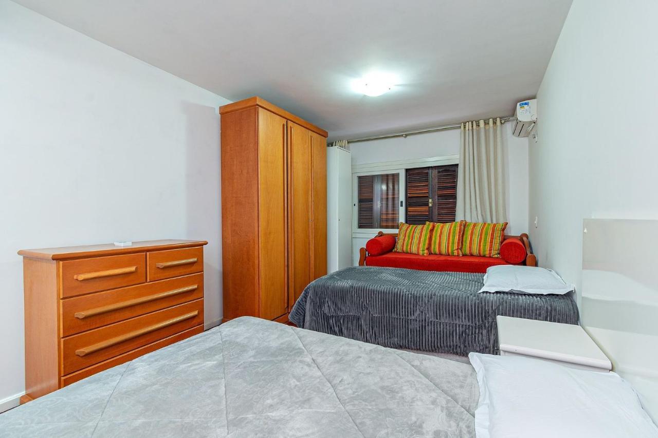 Amplo Apartamento Ao Lado Da Rua Coberta Gramado Zewnętrze zdjęcie