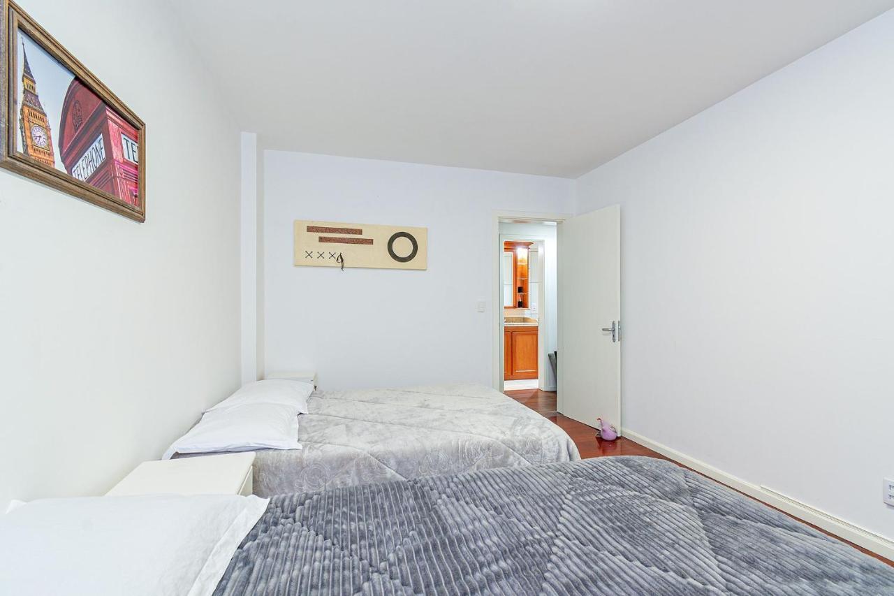 Amplo Apartamento Ao Lado Da Rua Coberta Gramado Zewnętrze zdjęcie