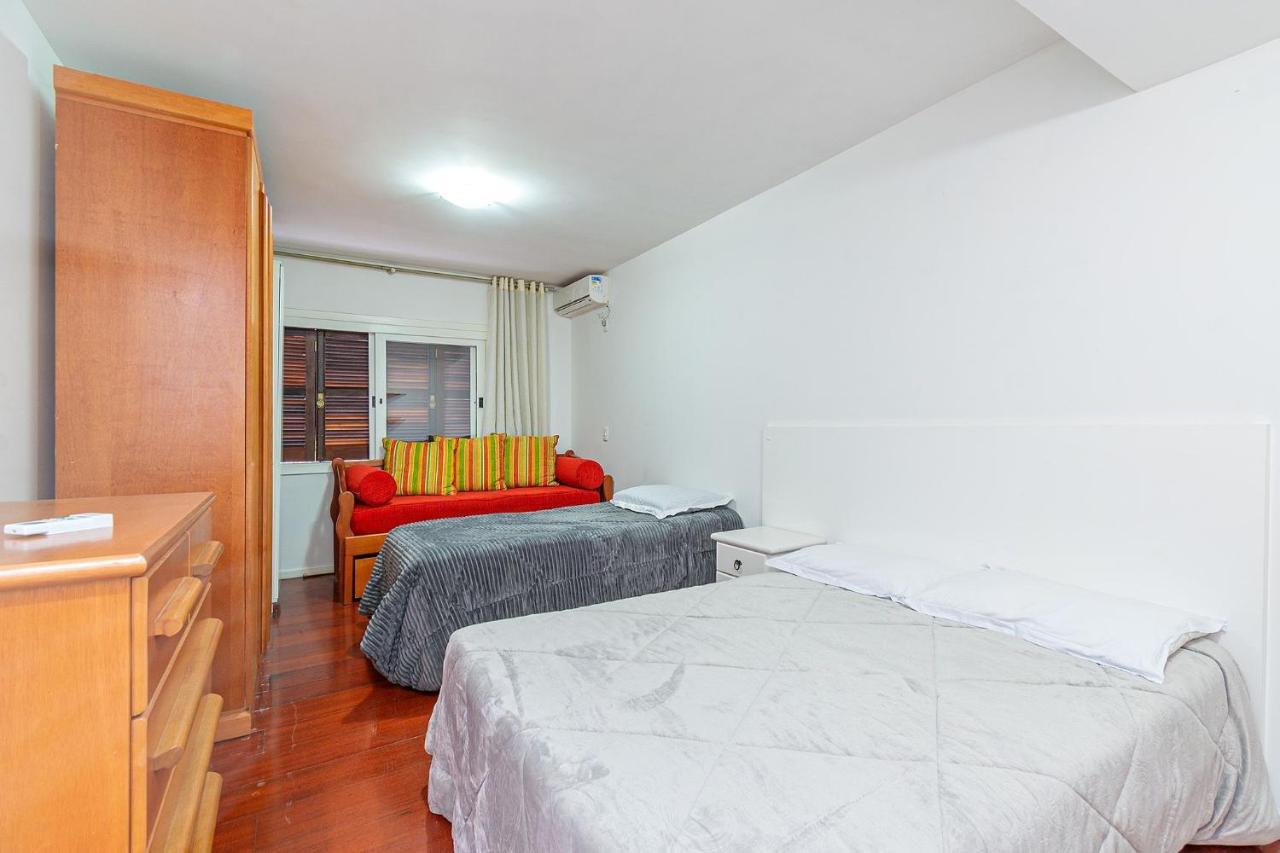 Amplo Apartamento Ao Lado Da Rua Coberta Gramado Zewnętrze zdjęcie