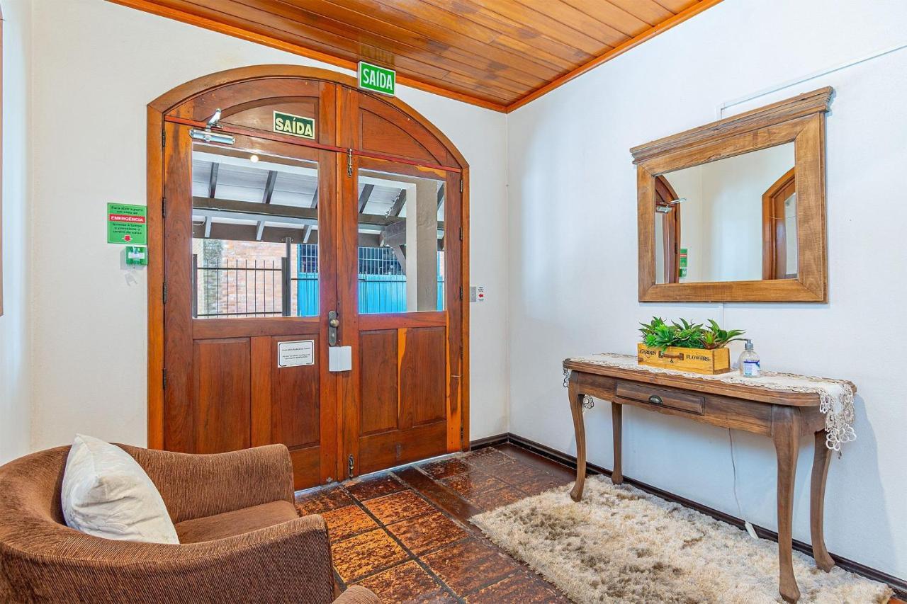 Amplo Apartamento Ao Lado Da Rua Coberta Gramado Zewnętrze zdjęcie